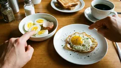 Quali uova sono più salutari: sode o fritte? La risposta dei dietologi