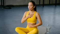 Schiena dritta e pancia sgonfia: questa combinazione di esercizi sostituisce ore di allenamento